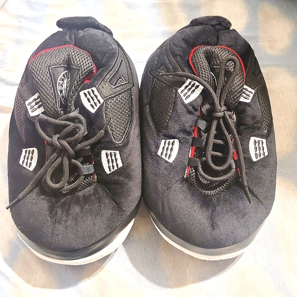 House slippers - Picture 1 of 3